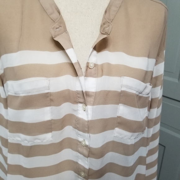 ✨ Old Navy Tan Striped Sheer Long sleeve Blouse - Picture 3 of 8